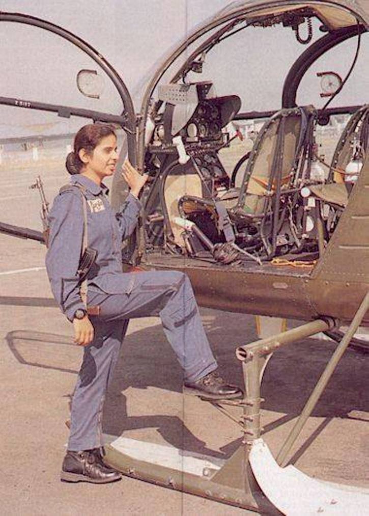 Akshaykumar_sp's tweet photo. On This #KargilVijayDiwas2020
Remembering The First Women Air Force Warriors Gunjan Saxena &amp; Srividya Rajan Who Fought In Kargil War.

Respect #IndianArmy
Jai Hind 🇮🇳💙 #kargilheros #indianarmyourrealhero #VijayDiwas https://t.co/k5kzaaeoLH