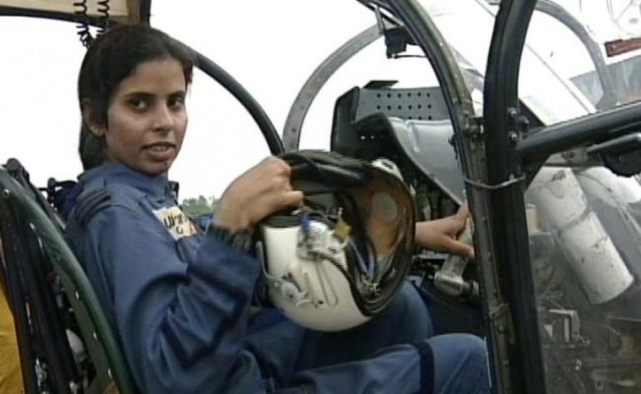 Akshaykumar_sp's tweet photo. On This #KargilVijayDiwas2020
Remembering The First Women Air Force Warriors Gunjan Saxena &amp; Srividya Rajan Who Fought In Kargil War.

Respect #IndianArmy
Jai Hind 🇮🇳💙 #kargilheros #indianarmyourrealhero #VijayDiwas https://t.co/k5kzaaeoLH