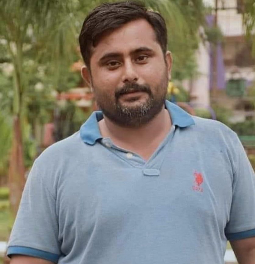 PradeepMonuSax1's tweet photo. विगत 20 वर्षों से मेरे व हमारे परिवार के हर संघर्ष की घड़ी से साथ खड़े रहने वाले मेरे दोस्त , साथी , व अनुज भाई गिरीश ( पिंटू ) को जन्म दिन की लाखों लाख बधाई 
शुभकामनाएँ .......
ईश्वर सदेव तुम को स्वस्थ व मस्त रखे ....
जय माता रानी ..... https://t.co/wrnXHEM0pB