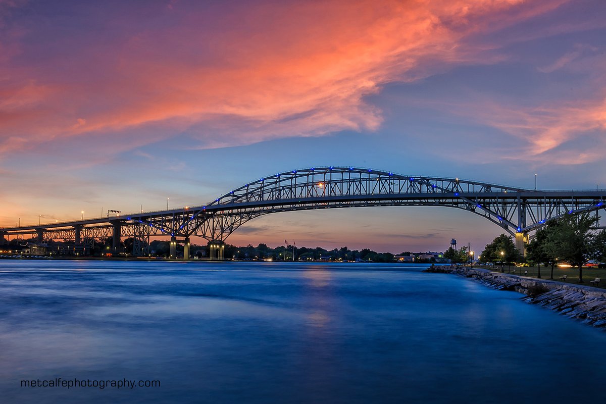 Apparently, the bridges look equally as good from the South side.