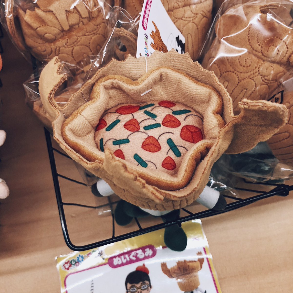 びじゅチューンの縄文土器先生のぬいぐるみがあったんだけど、土器の中