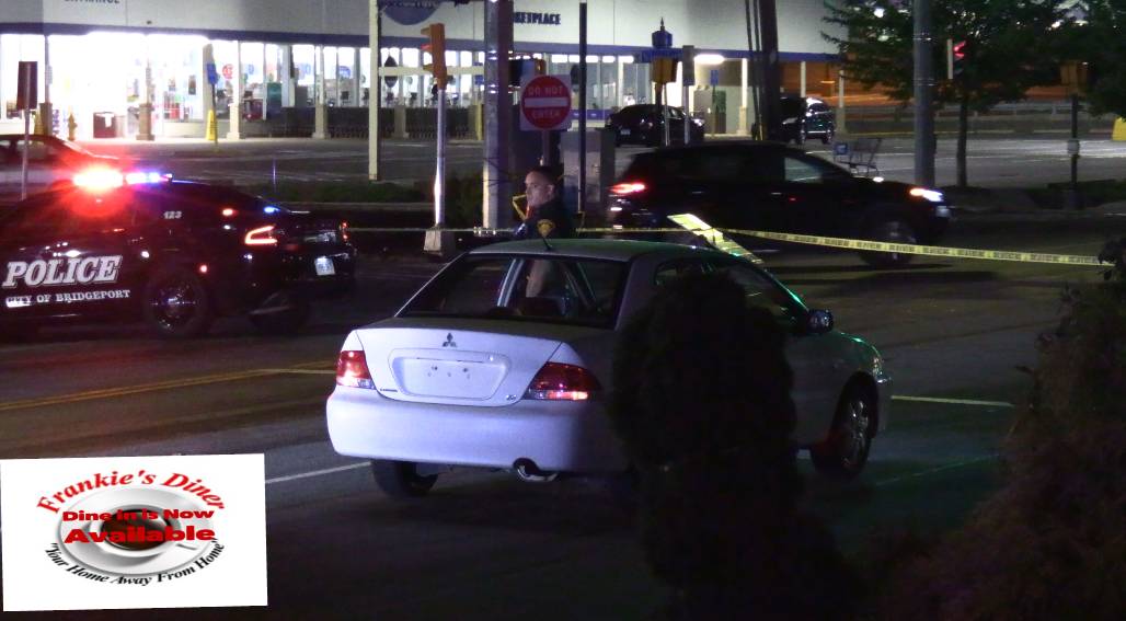 DoingItLocalcom's tweet photo. Bridgeport News: Pedestrian Crash - 2020-07-25@11:40pm–#Bridgeort CT– A pedestrian has been hit by a car and thought to be in serious condition on Main Street near Vincellette Street. The area is currently closed for the accident ... - https://t.co/RpvQ8CU8FQ https://t.co/iTLnjhAlSK