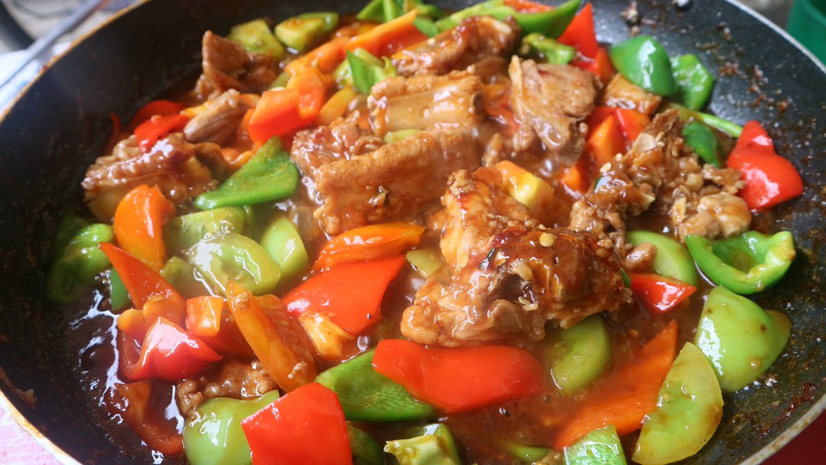 CountrysidG's tweet photo. wowo fried pig with tomato adn .... https://t.co/teIr86rNYE