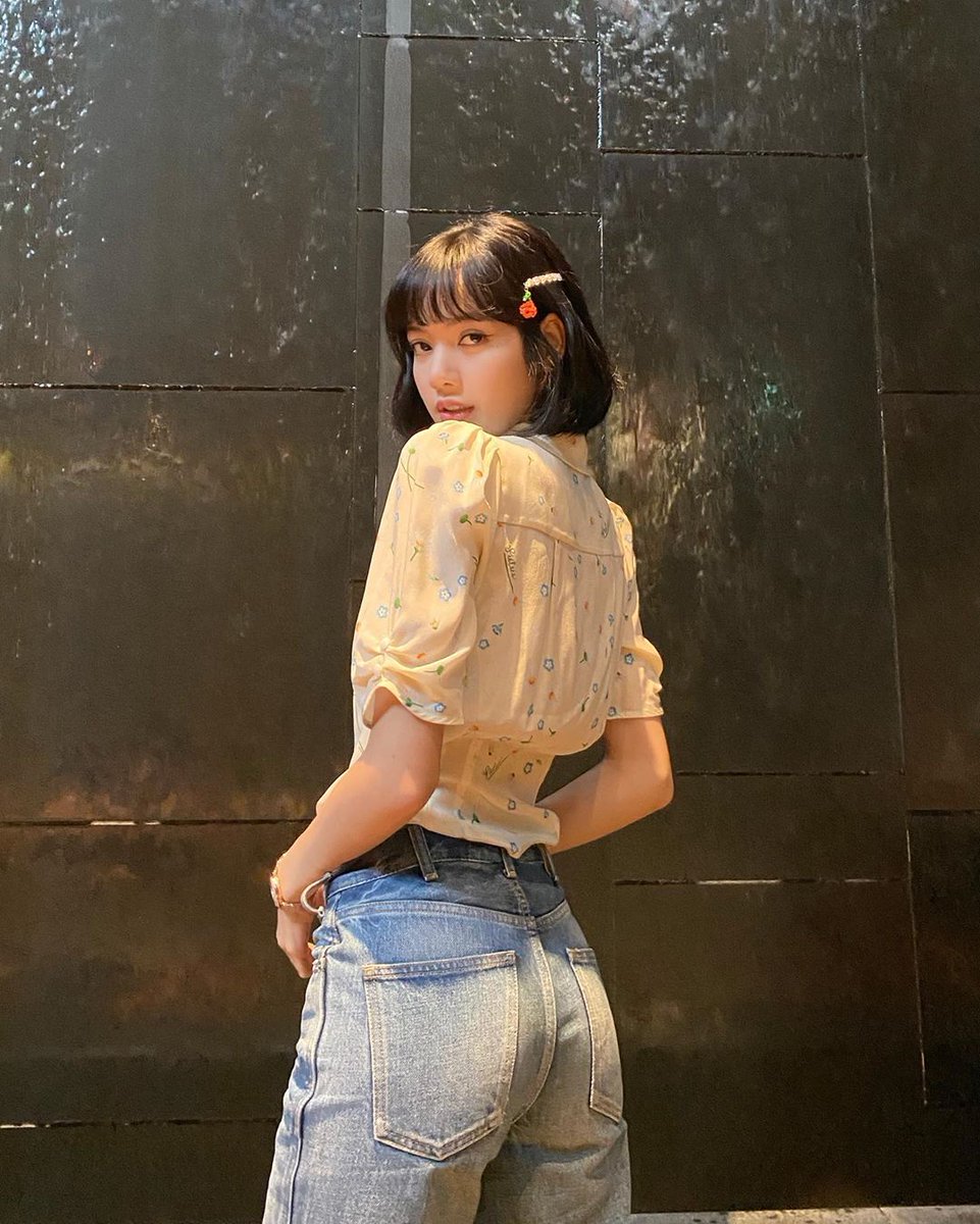 lalalalisa_m (@blackpink_lisa) on Twitter photo 