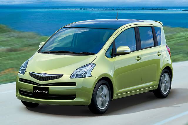 好き勝手に車を語るアカウント トヨタ ラクティス 初代 ファンカーゴの後継モデル 広く使い勝手の良い荷室はそのままに ツーリング性能を高めた エンジンは1 3l Or 1 5l 全車16インチタイヤを採用し上級モデルではクルコンが標準 ノリの良いcmが印象的