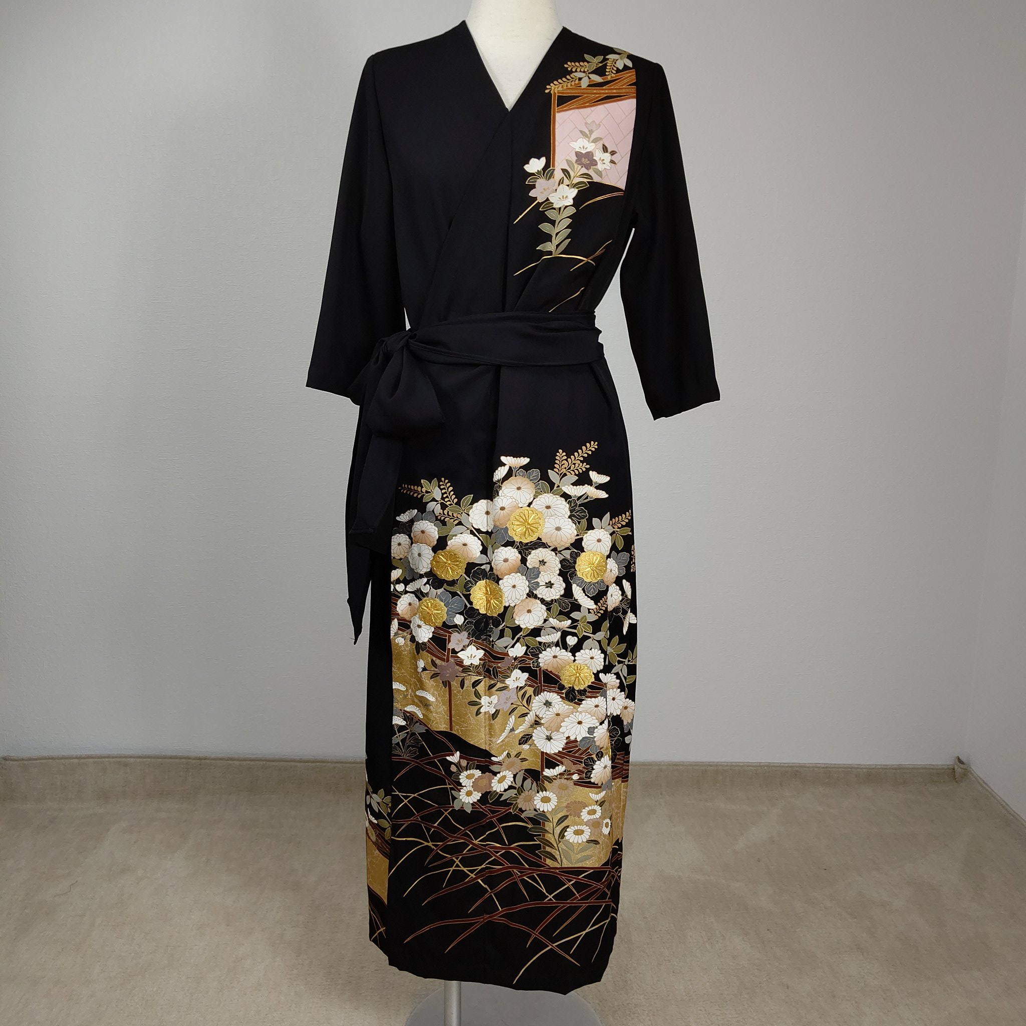 Uzivatel 着物リメイクzunezune ズネズネ Na Twitteru 留袖 巻きワンピースです 好評です 着物リメイクワンピース 留袖ドレス 結婚式お呼ばれ 巻きワンピース ミンネで出品中 メルカリ出品中 T Co Jdsgbting8 Twitter