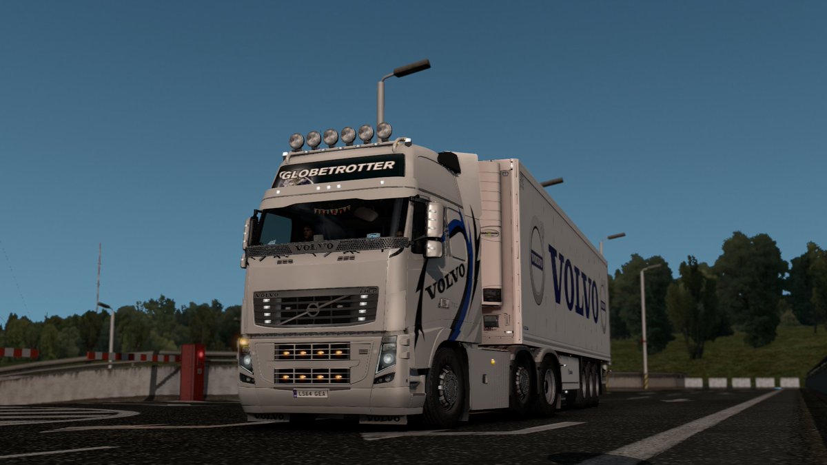 chizuru_suki's tweet photo. Midnight run from London (GB) to Dortmund (D), delivering urgently needed medical equipments in my brand-new like FH16
#ETS2 #FHTuningPack
@SCSsoftware https://t.co/Gx3jsWbOO8