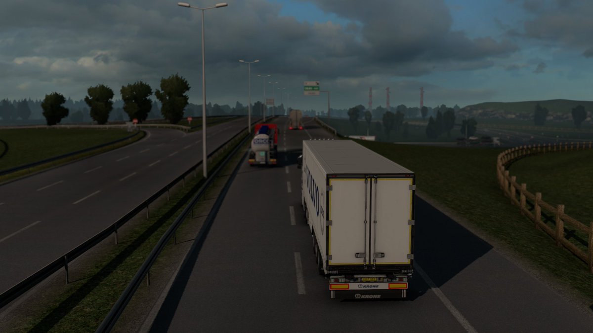 chizuru_suki's tweet photo. Midnight run from London (GB) to Dortmund (D), delivering urgently needed medical equipments in my brand-new like FH16
#ETS2 #FHTuningPack
@SCSsoftware https://t.co/Gx3jsWbOO8