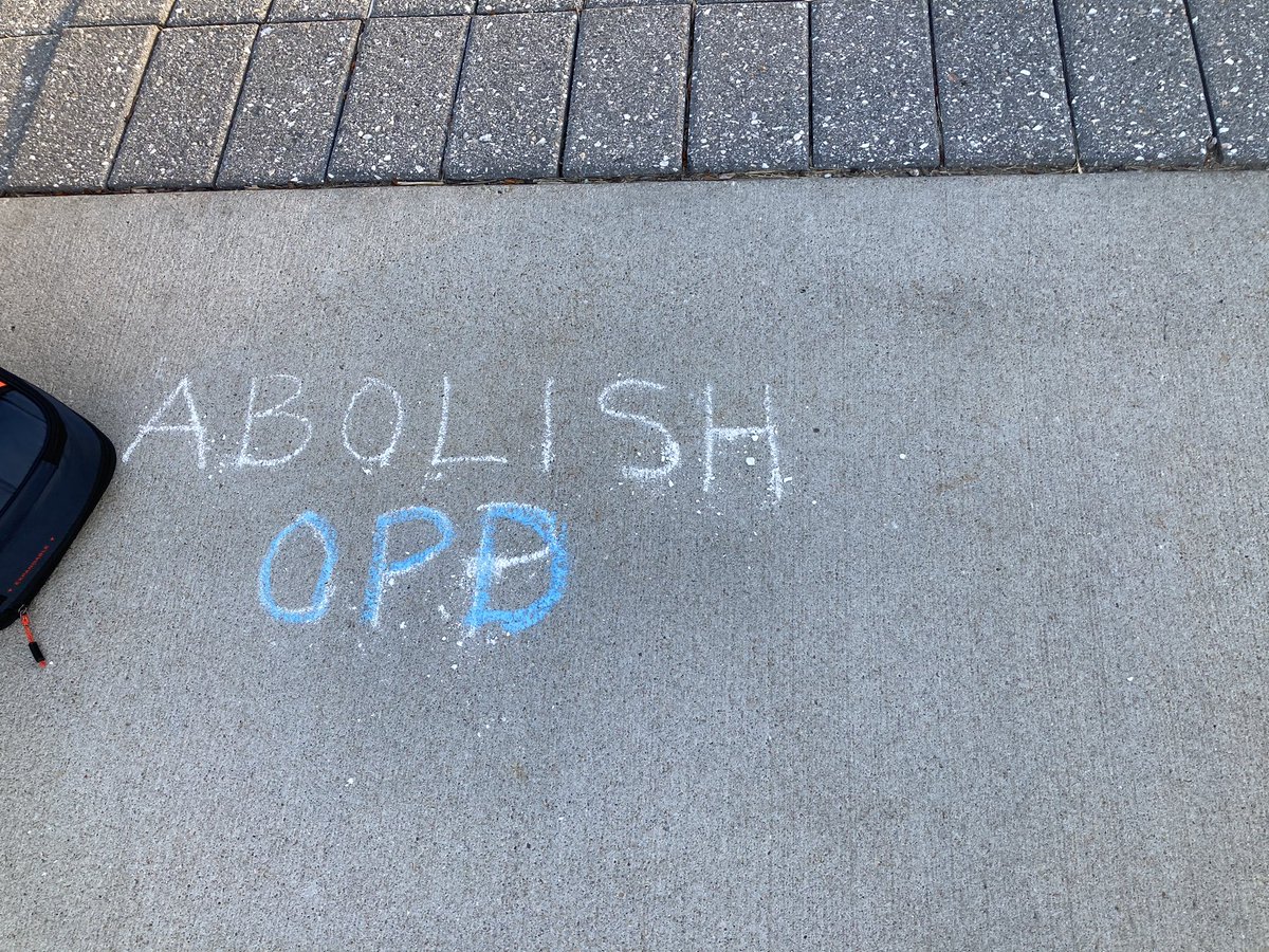 Some nice chalk art on the sidewalk