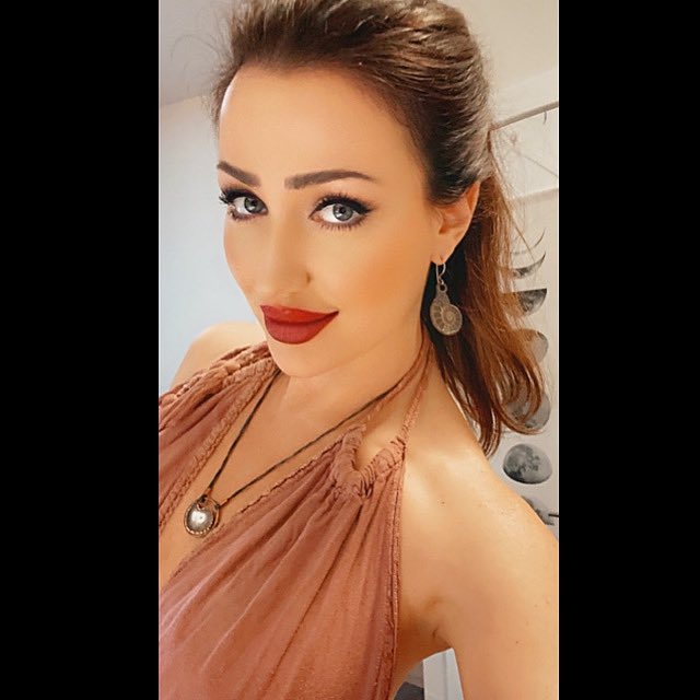 Happy weekend loves!💋❤️ https://t.co/FqWZeIkgT1