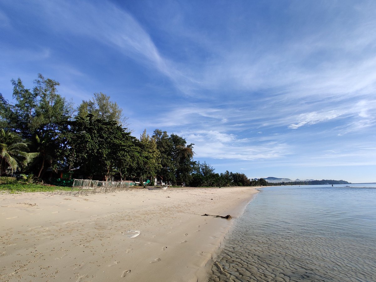 sarayutu's tweet photo. On the beach https://t.co/Sdw7nZthTM