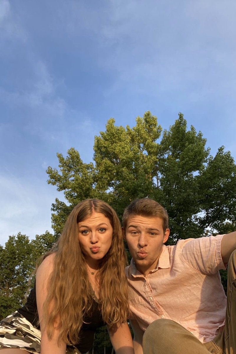 Kailey_Packer18's tweet photo. Happy (week early) year and a half anniversary to my greatest blessing, here’s to many more picnic dates💛 https://t.co/DMm2Yea1sI