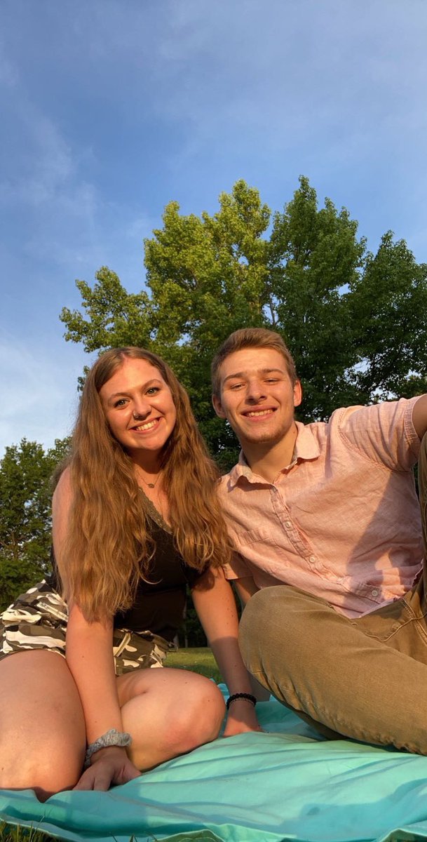 Kailey_Packer18's tweet photo. Happy (week early) year and a half anniversary to my greatest blessing, here’s to many more picnic dates💛 https://t.co/DMm2Yea1sI