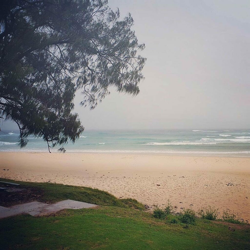 byronbay's tweet photo. Grey weekend, Wategos Beach Byron Bay... ๐ท @c.l.a.i.r.e_78 Paradise โ๏ธ๐๐ด#wategosbeach #sunday https://t.co/2XVBbRHZHr https://t.co/c0fQycYHfO
