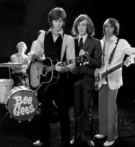 BestOfBeeGees's tweet photo. #BeeGees #TheBeeGees #BestOfBeeGees #MyBeeGees #GibbBrothers #BrothersGibb #BarryGibb #RobinGibb #Bodding #MauriceGibb #MoGibb #BeeGeesAndMe #BeeGeesForever #BeeGees4Ever #Music #Musicians #Songwriters #Singers #Artists #GibbFamily #Gibb #Gibbs #Pop #PopMusic #PopMusicGroup https://t.co/Y7oHpfD7jC