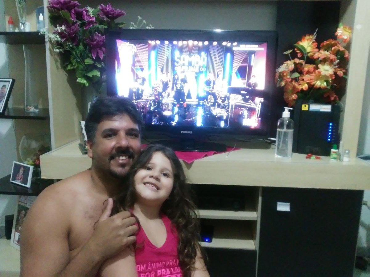 JlioCes55979574's tweet photo. Sorriso Maroto o melhor #LiveSambaPrime https://t.co/5dODk37XEo