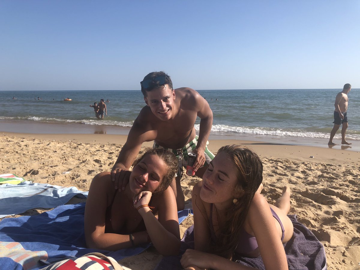 moesrosss's tweet photo. Nos vamos a la playa con el novio de Paula sin Paula https://t.co/pq6YRAaGiw