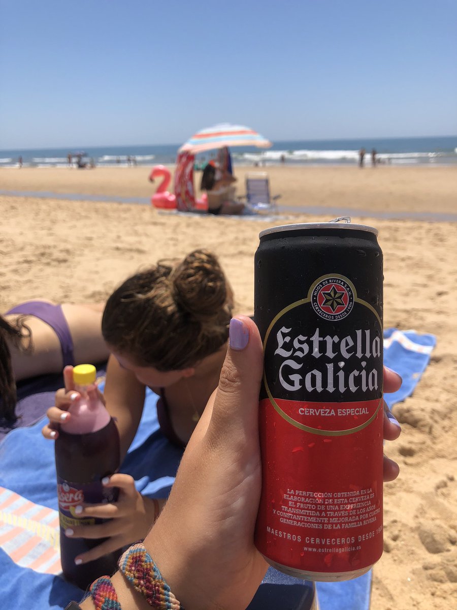 moesrosss's tweet photo. Nos vamos a la playa con el novio de Paula sin Paula https://t.co/pq6YRAaGiw