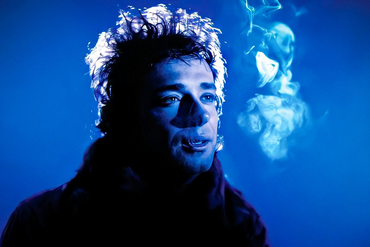 EsFrasesRock's tweet photo. "Distante placer de una mirada frente a otra, esfumándose".

Gustavo Cerati - Bocanada (1999) https://t.co/um2Px8D2nT