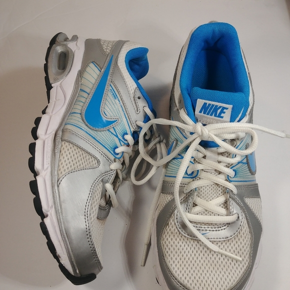 PlaidPosh's tweet photo. So good I had to share! Check out all the items I'm loving on @Poshmarkapp #poshmark #fashion #style #shopmycloset #saucony #freepeople #nike: https://t.co/sKhNUssaaI https://t.co/QOeqL7uN0j