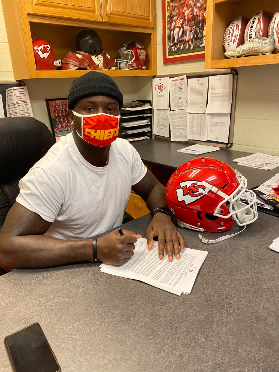 Chiefs's tweet photo. We have officially signed all of our draft picks ✍️ https://t.co/62Dx9bMDUe