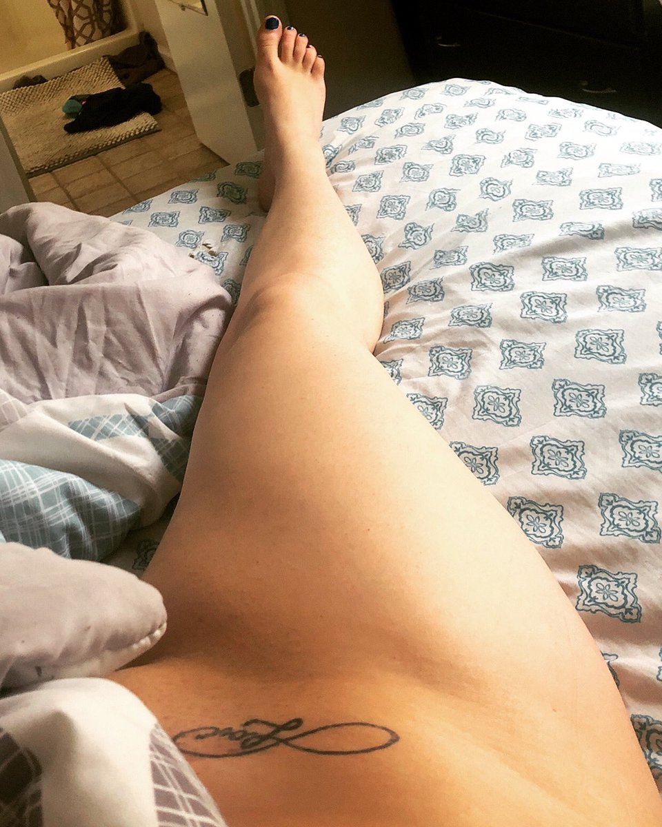 avarose69xo's tweet photo. I need someone to come rub lotion on me 😩 contact me for feet pics #queenfeet #dmmeformore #footporn #footfetish https://t.co/j8OI6OsJb0