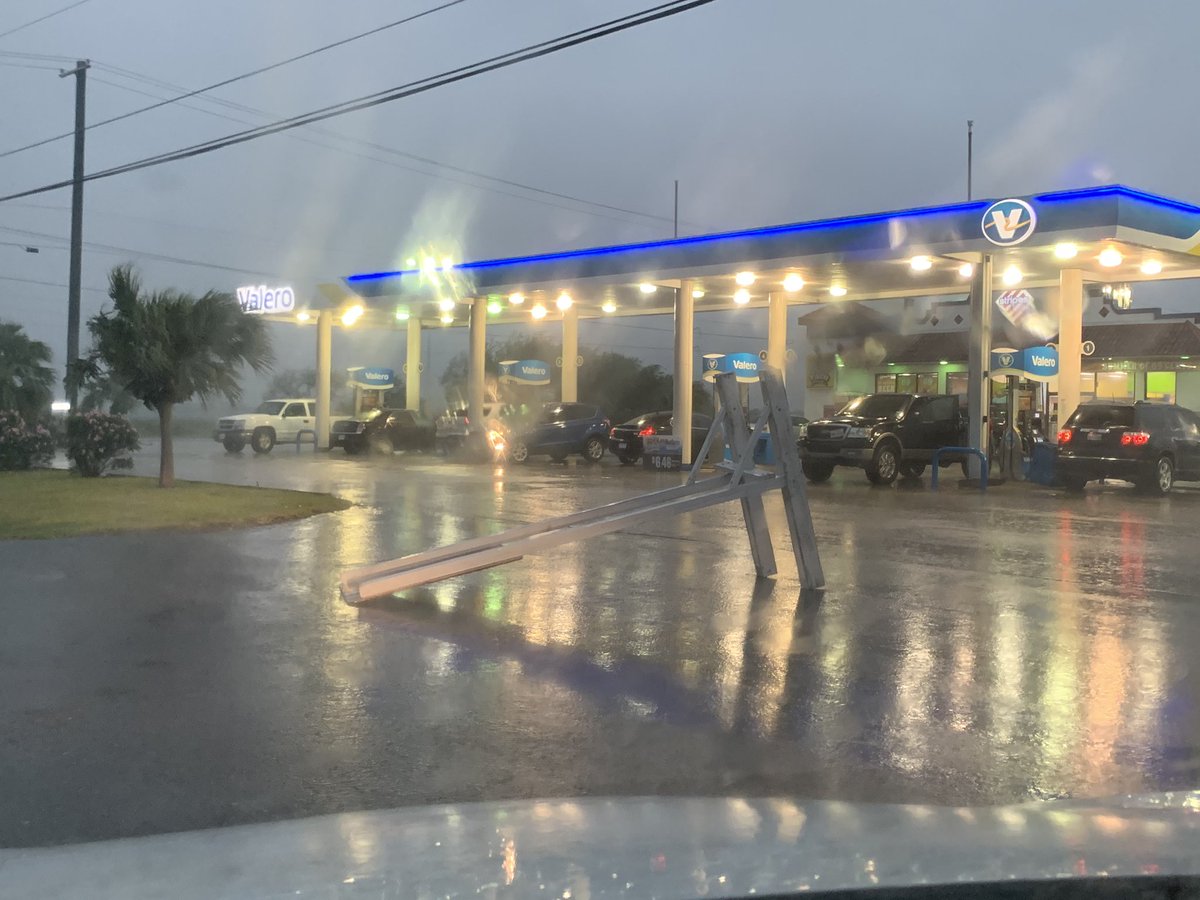 jguzmannews's tweet photo. Winds are picking up here in #Edcouch #Elsa and #LaVilla area! https://t.co/z6iRheO1Eh