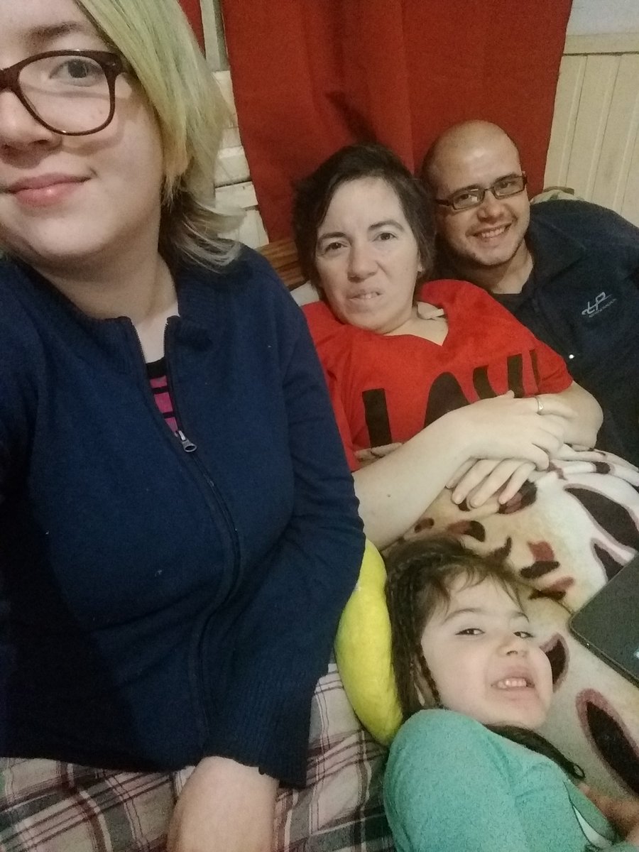 BarrazaPupa's tweet photo. #MoliEnViVo rompiendo el sistema en familia!! https://t.co/zGVD3Ys5A5