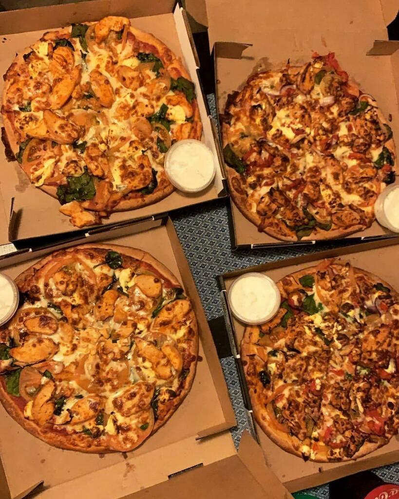 MyGoodnessMelb's tweet photo. Feasting for four with our Buffalo Chicken pizza! 🍕 
Thanks for sharing with us @inshortsofdt https://t.co/Hs4CgLG3nr https://t.co/jjBZJcySOH