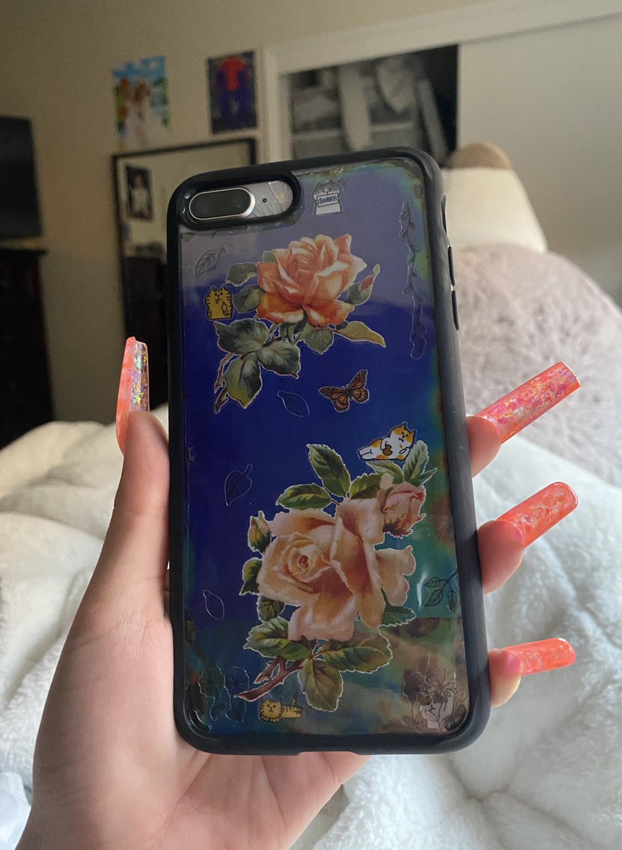 maja_stark_'s tweet photo. i decorated my phone case. 18 stickers and some thermal/color changing paint https://t.co/WE3L0AWGx3
