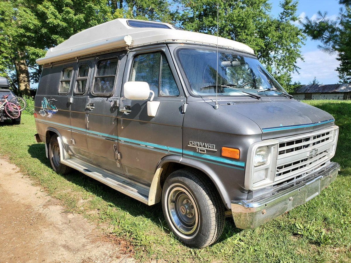 BLuDDYrAg's tweet photo. So in addition to GoFest, I also spent today gutting the inside of our new (to us) 1988 Chevy G10. Updating and remodeling to make it travel worthy again 😍
#vanlife #vandweller #chevy #gseries #oldvans https://t.co/7O7dLyBXOC