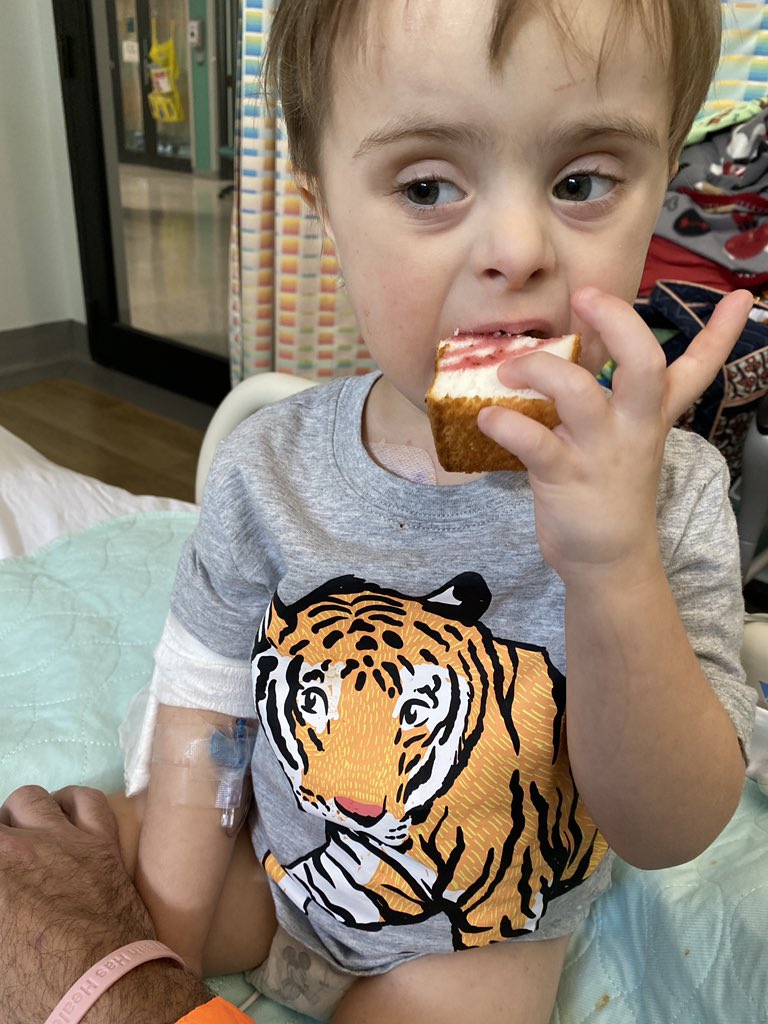 Grahams_jrnyDS's tweet photo. Graham slept well last night and woke up with a spring in his step. The Dr came in this morning and said that his blood labs were the best she had seen them. G will have another chemo treatment, and this is a big one. It will be a four hour drip of chemo. #prayforgraham https://t.co/w9o8CAK290