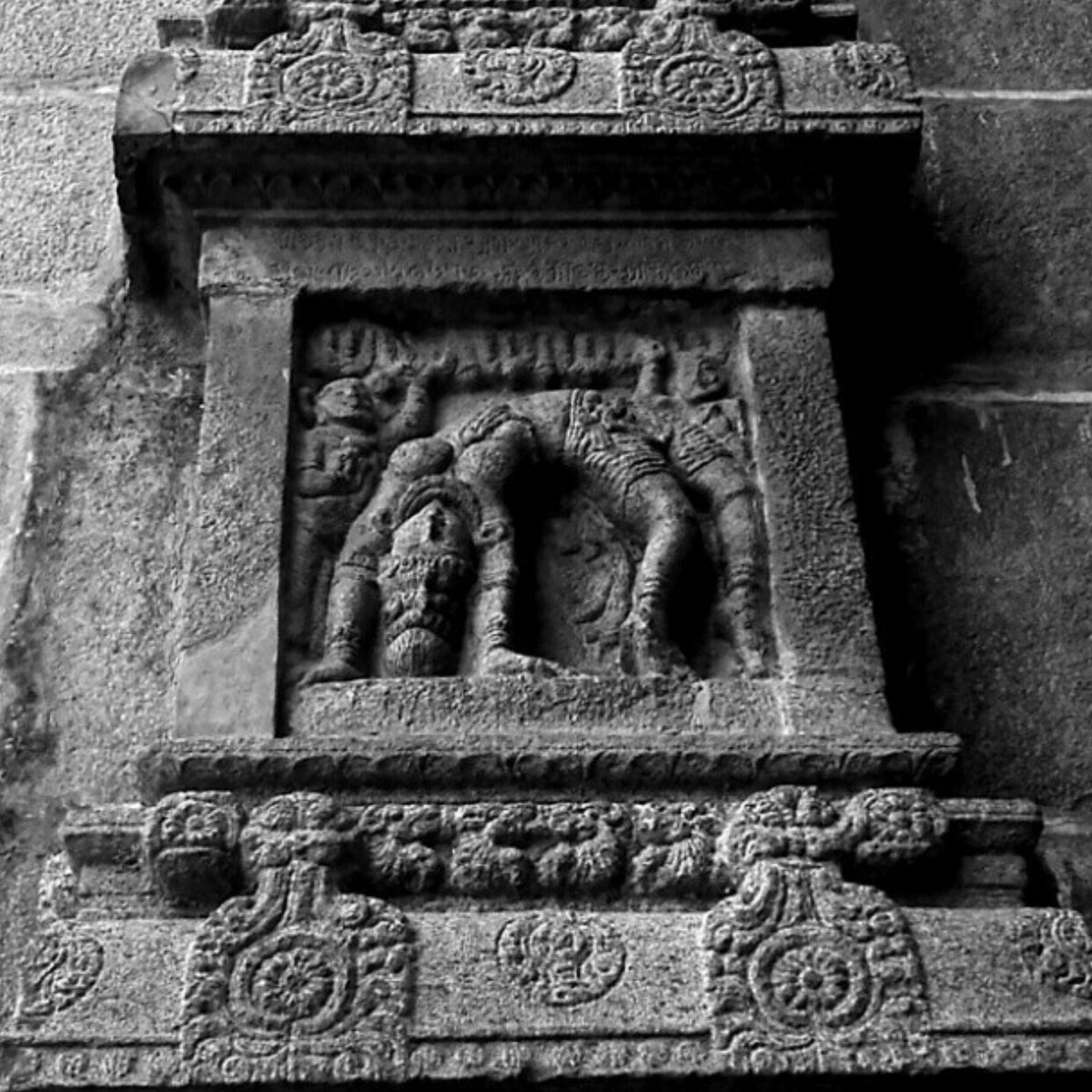 " The creative process is a process of surrender, no control.”The Chidambaram temple wall carvings display all 108 karanas from d Natya Shastra by Bharata Muni, postures form a foundation of  #BharatanatyamThe temple is located at center point of Magnetic Equator. #sundayvibes