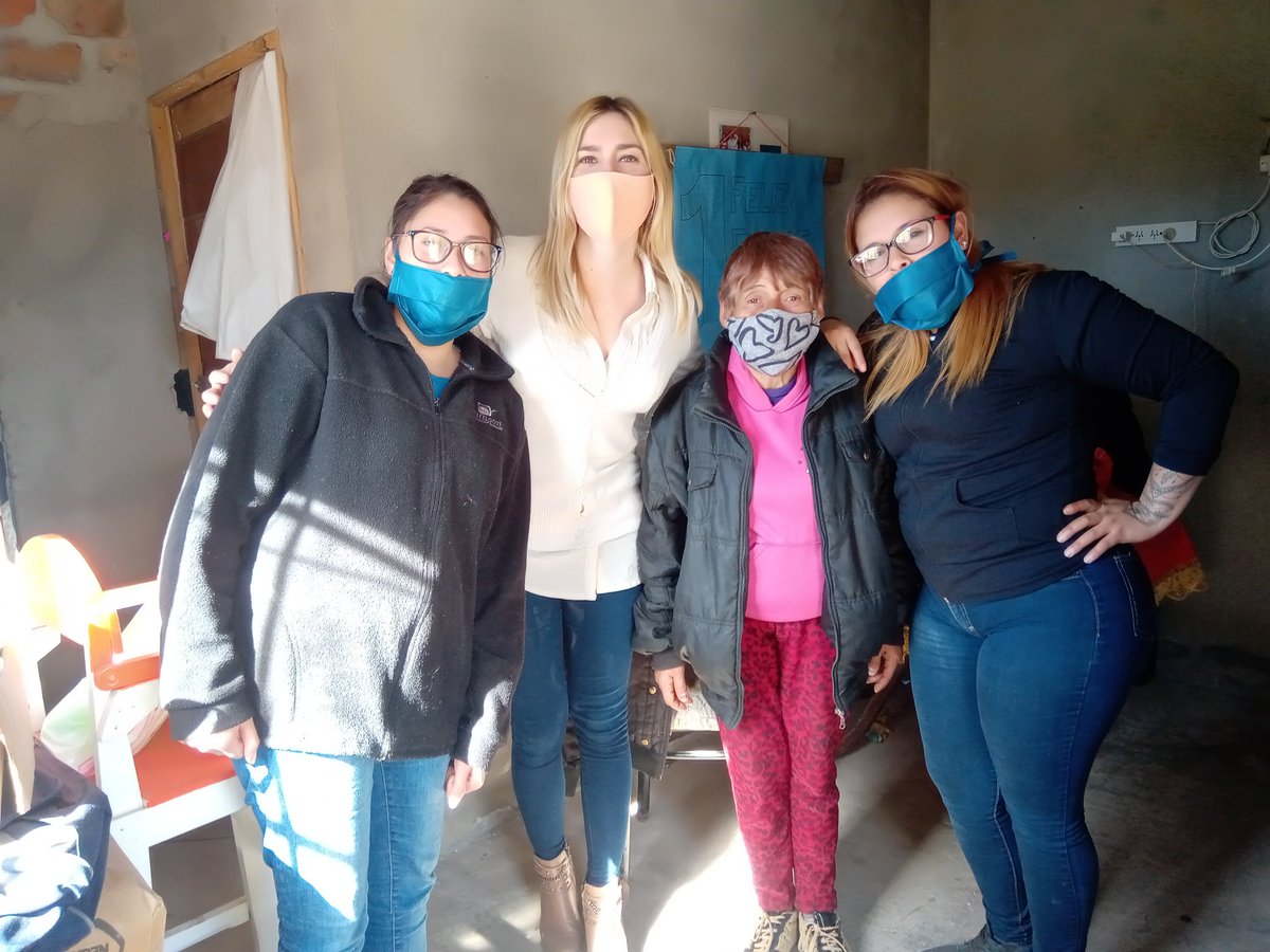 pampizzi's tweet photo. Almuerzo Solidario. Hoy ayudamos en Barrio Felisa y José Hernández. @alefelcaro Gracias a todos los que colaboraron! #sanlorenzosolidario https://t.co/m3DdQz1U70