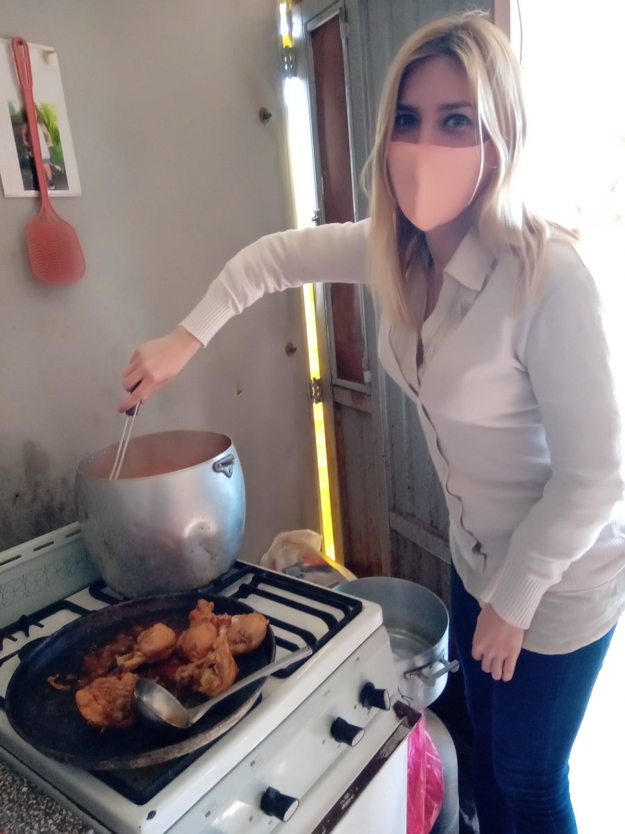 pampizzi's tweet photo. Almuerzo Solidario. Hoy ayudamos en Barrio Felisa y José Hernández. @alefelcaro Gracias a todos los que colaboraron! #sanlorenzosolidario https://t.co/m3DdQz1U70