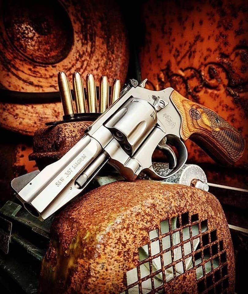 bereli_inc's tweet photo. Now that's a work of art... #menstyle #carrystrong #beauty #photographer #tacticalgear #tactical #picoftheday #guns #gunsdaily #smithandwesson #pdw #righttobeararms #thepewpewlife #pewpew #gunfanatics #gunchannels #firearms #dailygundose #weaponswow #thegungram https://t.co/gKRGTQu2uW