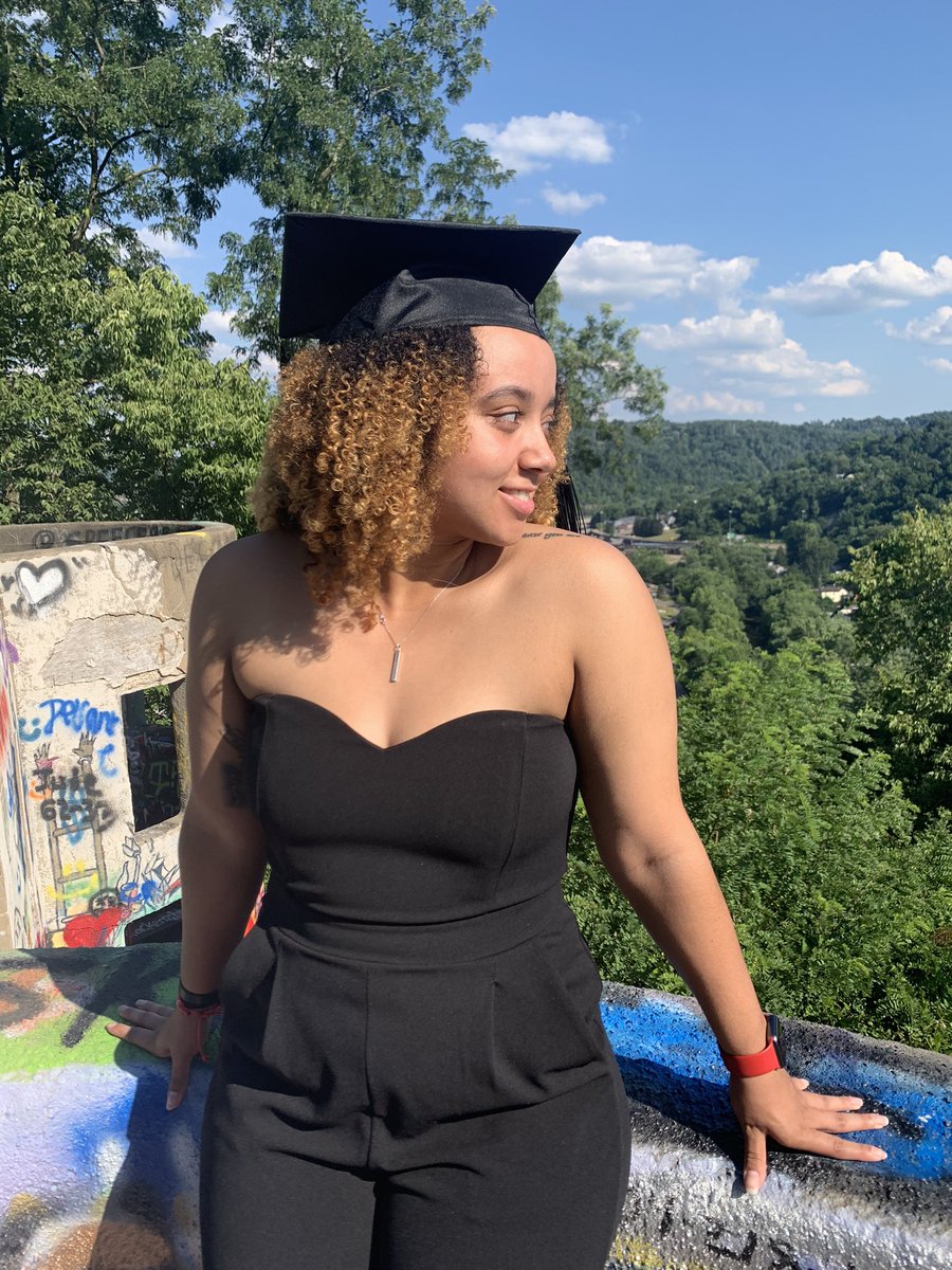 Mohodge3's tweet photo. Class of 2020 🎓🎉
• Collegiate athlete
• Double concentration
• FIRST GENERATION GRADUATE 🙏🏽💯

grateful ♥️ https://t.co/Jfa7BloJ5Z