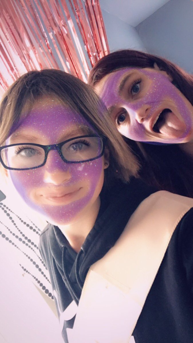 stacey200216's tweet photo. Finally 18! https://t.co/mizkpIi6aJ