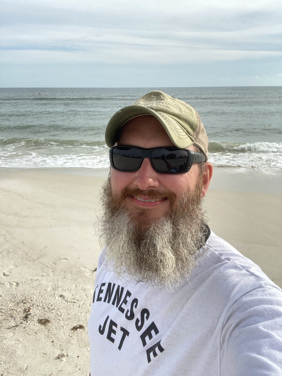 dparten78's tweet photo. @TennesseeJet out here enjoying the Florida sunshine, but longing for some live music!!! #tennesseejet #codyjinks https://t.co/buVPIqXWLC
