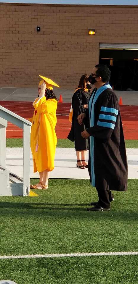 CMelendez_SVES's tweet photo. Go AHS Trailblazer!!Thank you TeamSisd for making the graduation ceremonies special for all the 2020 grads. We are so proud of you Samantha. Love you mom and dad! The world is waiting...go out and make a difference! #teamsisd #yahoo#class of 2020 #America's HS. https://t.co/FR6fCtS8kf