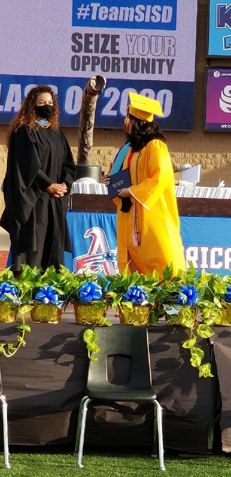 CMelendez_SVES's tweet photo. Go AHS Trailblazer!!Thank you TeamSisd for making the graduation ceremonies special for all the 2020 grads. We are so proud of you Samantha. Love you mom and dad! The world is waiting...go out and make a difference! #teamsisd #yahoo#class of 2020 #America's HS. https://t.co/FR6fCtS8kf