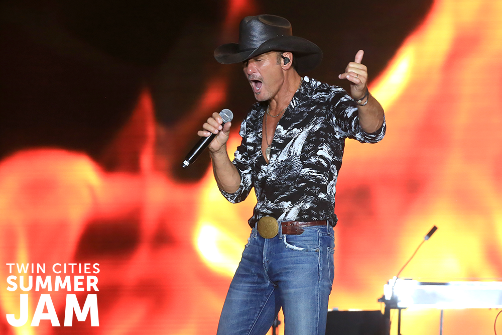 TCSummerJam's tweet photo. And how about this? @TheTimMcGraw , what a way to end the first year of Twin Cities Summer Jam?!?! #BackToSummerJam https://t.co/Lp7Dcluco0