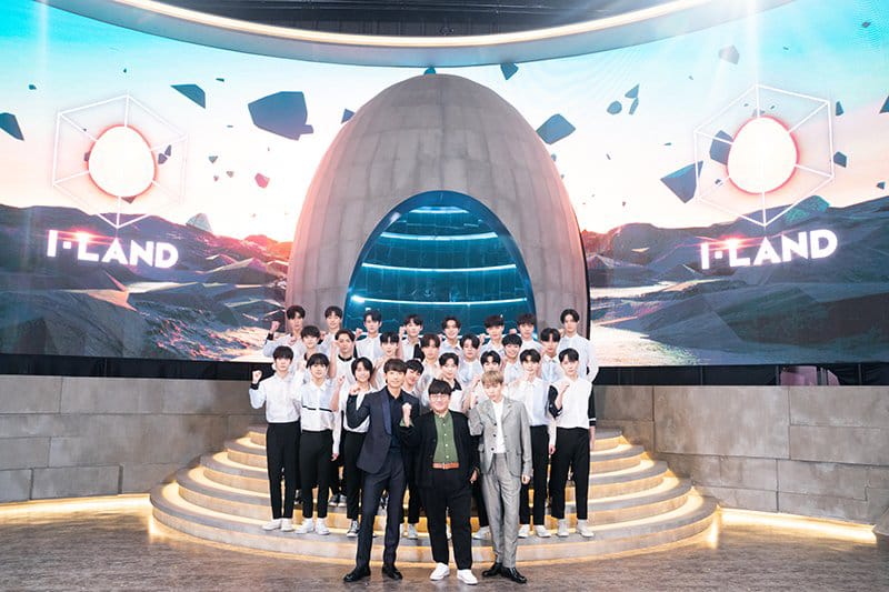 taevii19's tweet photo. Teruntuk kalian, tetap semangat😊😘
#ILAND #I_LAND
#1_MONTH_WITH_ILAND
#HAPPY_FIRST_WITH_ILAND
#HAPPY_ILAND_DAY @mnetiland https://t.co/X6ZxuI5o8U