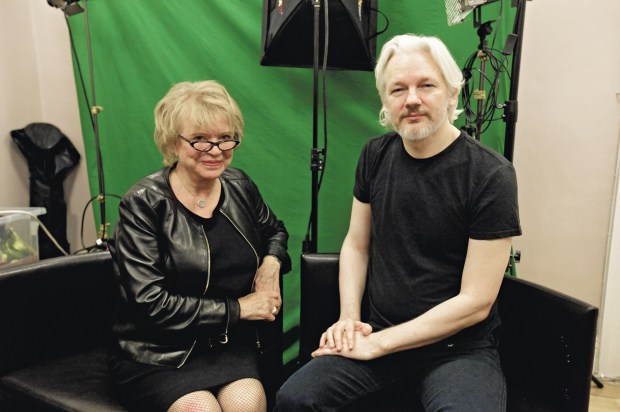 darthhatter00's tweet photo. 471 days ago Political Prisoner Julian Assange was Illegally arrested. His lawyers have not met with him in over 17 weeks. He did receive the laptop promised to him so he could prepare his defense, but the keys were glued down &amp; the typing function was disabled so he can't use it https://t.co/UXGiEgnE6n