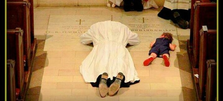 What a precious picture! 😍 We all should #pray for our holy priests and for vocations to the priesthood for our sons and grandsons! BIG DREAMS START SMALL!