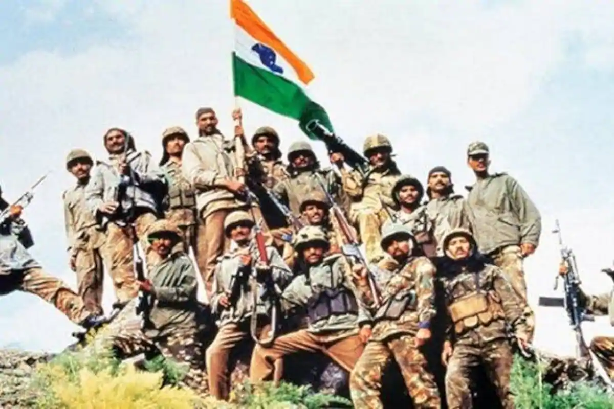 DDNewslive's tweet photo. 21st #KargilVijayDiwas is being celebrated today to commemorate the success of Indian army’s #OperationVijay

#CourageInKargil #21YearsofKargil https://t.co/6BhGVrcq5e