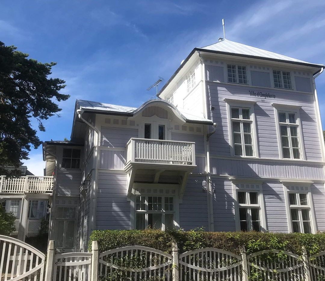 LenitaSandell's tweet image. Yesterday I did a walking tour for my lovely former colleagues in the sunny city of Hanko.
#visithanko #hullunahankoon #Finland #Hanko #summer #opas #guide
@sarilainen @ullakoivukoski @saeklund @evalimaa @Anne_Larilahti @RiittaSiira