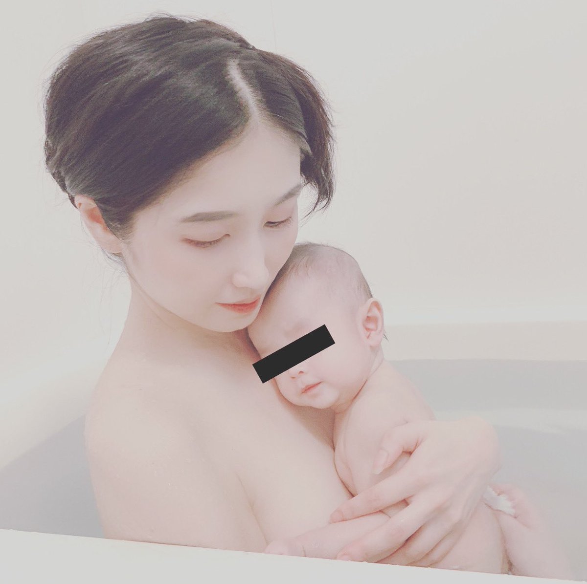 なゆゆはインスタもやっている! 赤ちゃん写真や自撮り、夫ことチャラヒゲの作ったご飯写真などを載せているのでチェックしてみてね! https://t.co/z5dnvKBkZK 