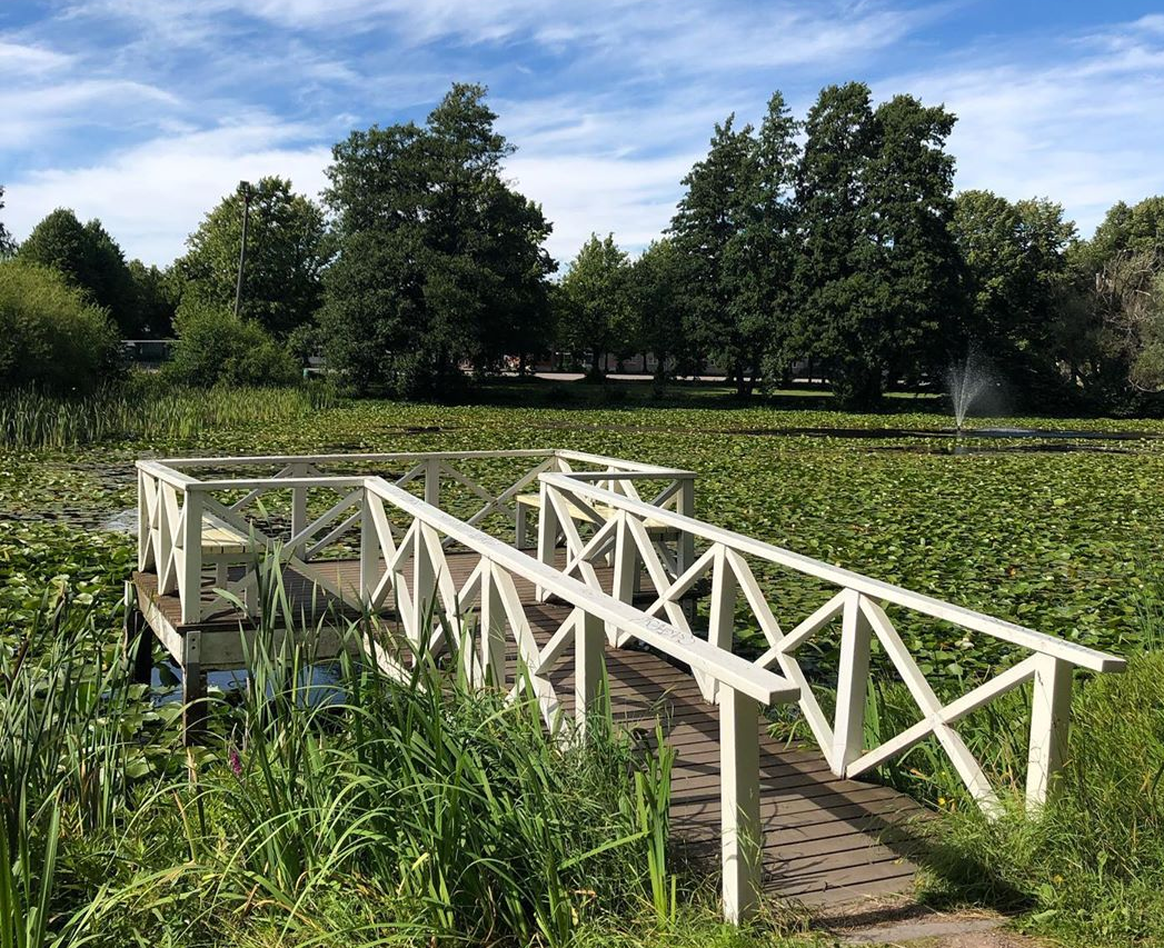 LenitaSandell's tweet image. Yesterday I did a walking tour for my lovely former colleagues in the sunny city of Hanko.
#visithanko #hullunahankoon #Finland #Hanko #summer #opas #guide
@sarilainen @ullakoivukoski @saeklund @evalimaa @Anne_Larilahti @RiittaSiira