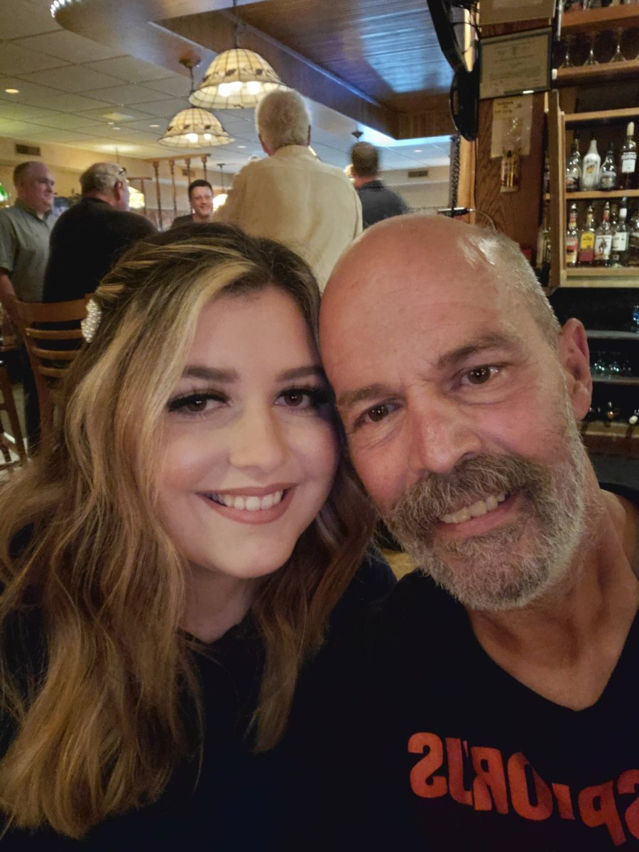 tiffmm99's tweet photo. My best friend . https://t.co/QgNzwt96jL